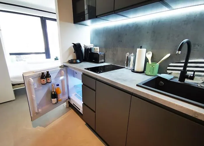 Hh 06 By Rockchair - Superhost Status - Modernes Mit Sonnigem Balkon & Premium Boxspringbetten In Winterhude - Geheimtipp Hamburg